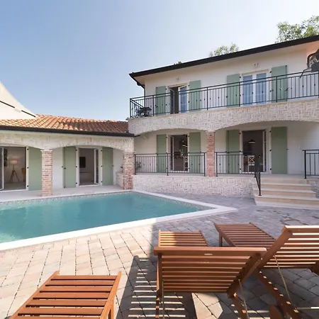 Casa Flavia